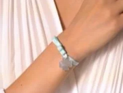 Bransoletka z koniczynką z masy perłowej na miętowej wstążce z podwójną kokardką^Lilou Hot