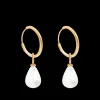 Kolczyki koła 1,4 cm z zawieszkami Pearls, pozłacane^Lilou Outlet