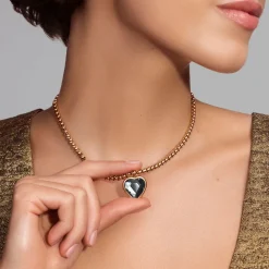 Naszyjnik łańcuch Cube z zawieszką Icons z kryształem w kształcie serca pozłacany^Lilou Sale