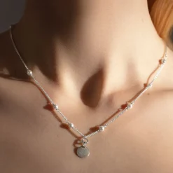 Naszyjnik Pearls z medalikiem posrebrzany^Lilou New