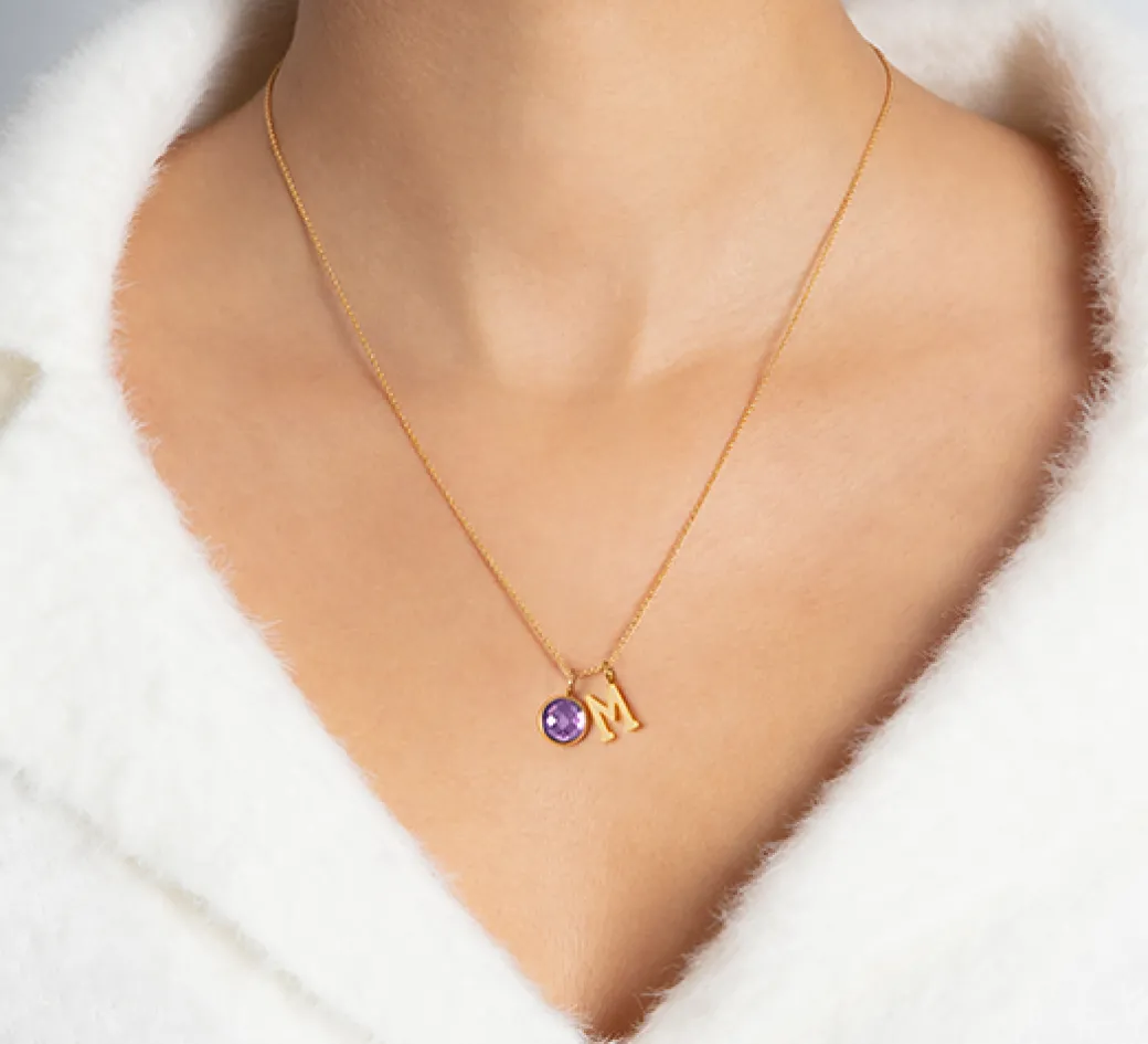 Naszyjnik z literką M i zawieszką z fioletowym kwarcem na łańcuszku^Lilou Online