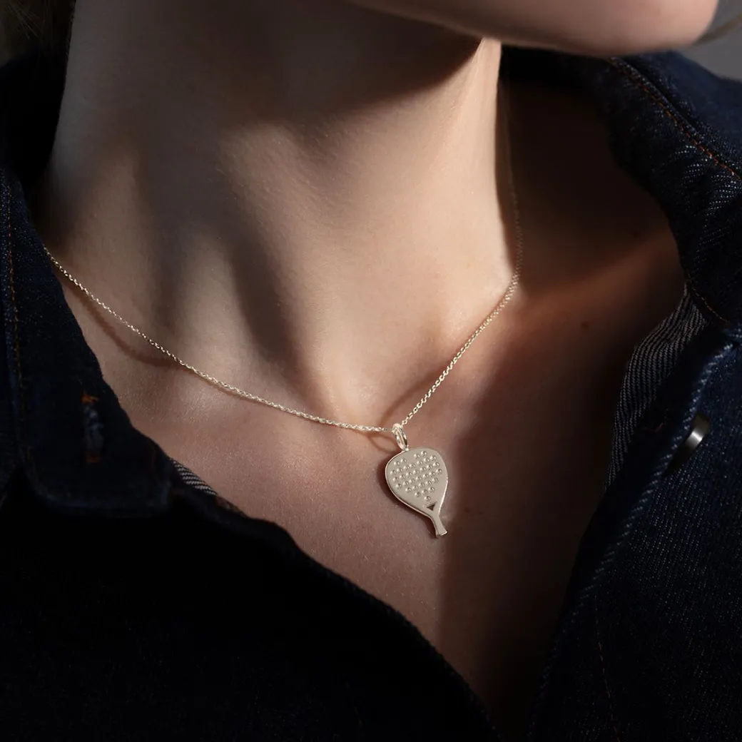 Naszyjnik z posrebrzaną zawieszką Rakieta do Padla 2,2 cm^Lilou Fashion