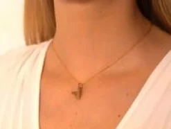 Naszyjnik z pozłacanym Aniołkiem z ażurowym skrzydłem 1,5 cm, na cienkim klasycznym łańcuszku^Lilou Discount