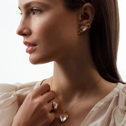 Naszyjnik z zawieszką Icons z białym kryształem^Lilou Fashion