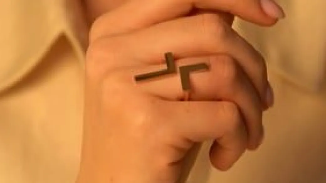 Pierścionek Cross pozłacany^Lilou Discount